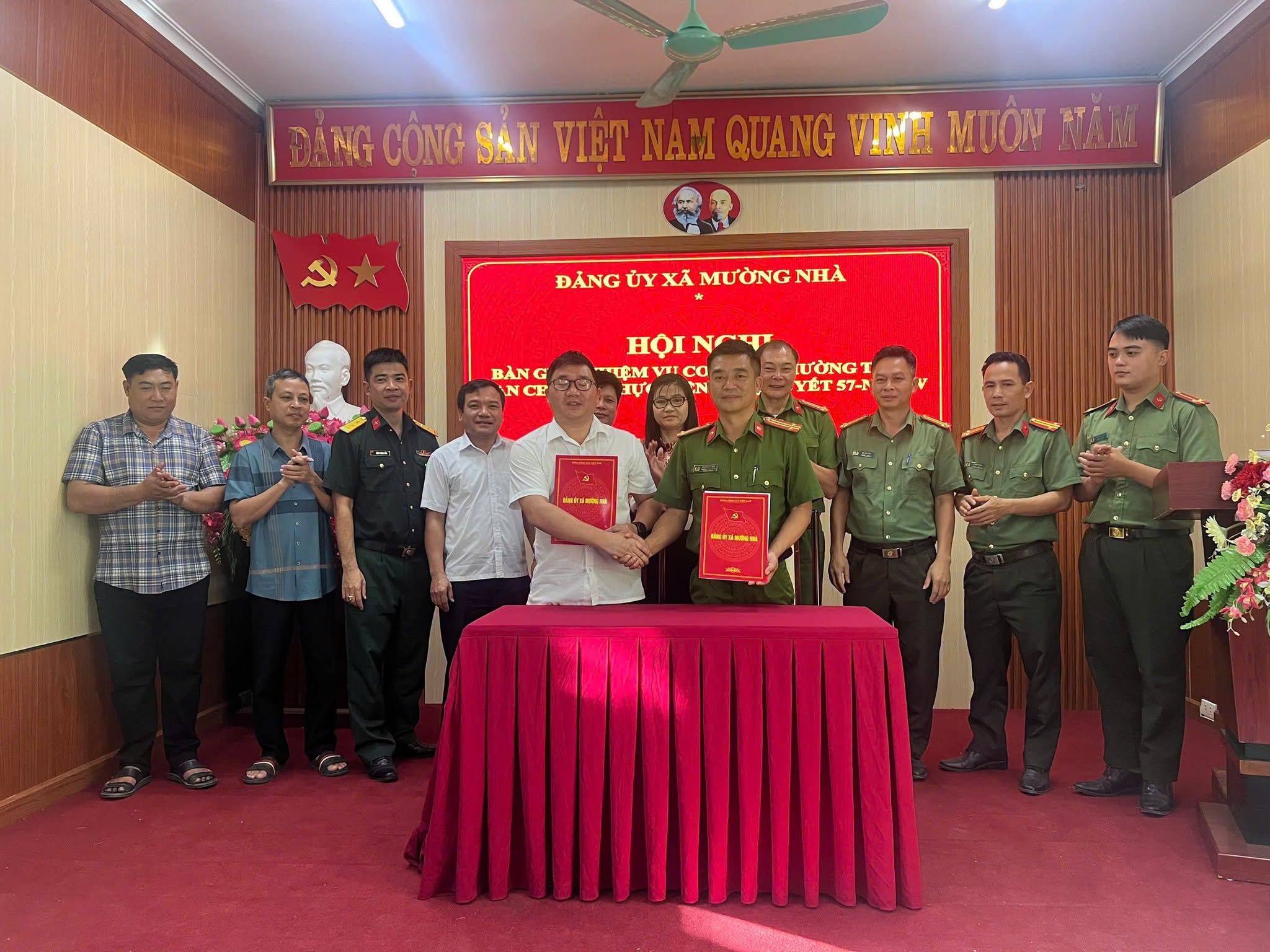 xã Mường Nhà tổ chức Hội nghị bàn giao hồ sơ cho cơ quan Thường trực Ban Chỉ đạo