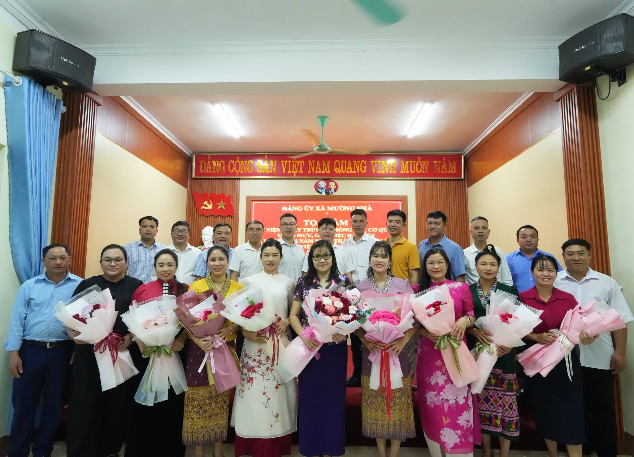 XÃ MƯỜNG NHÀ TỔ CHỨC TỌA ĐÀM KỶ NIỆM NGÀY TRUYỀN THỐNG CÁC CƠ QUAN THAM MƯU, GIÚP VIỆC ĐẢNG ỦY VÀ 96 NĂM NGÀY THÀNH LẬP HỘI LHPN VIỆT NAM (20/10)