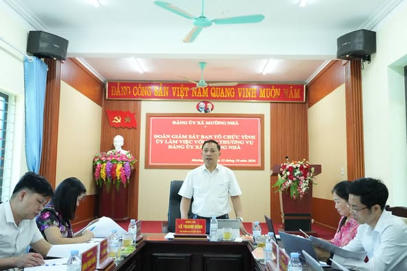 ĐOÀN GIÁM SÁT TỈNH LÀM VIỆC VỚI BAN THƯỜNG VỤ ĐẢNG ỦY XÃ MƯỜNG NHÀ